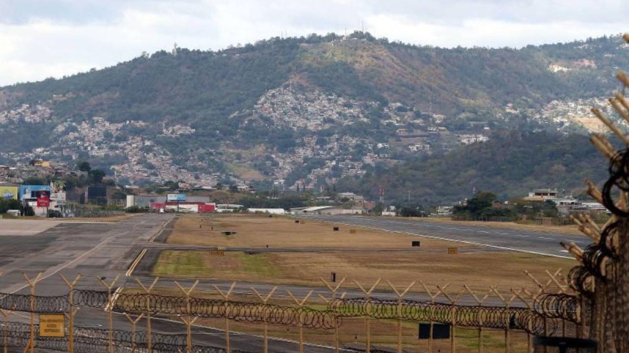 Aeropuertos de Honduras reanudan operaciones tras la tormenta Sara