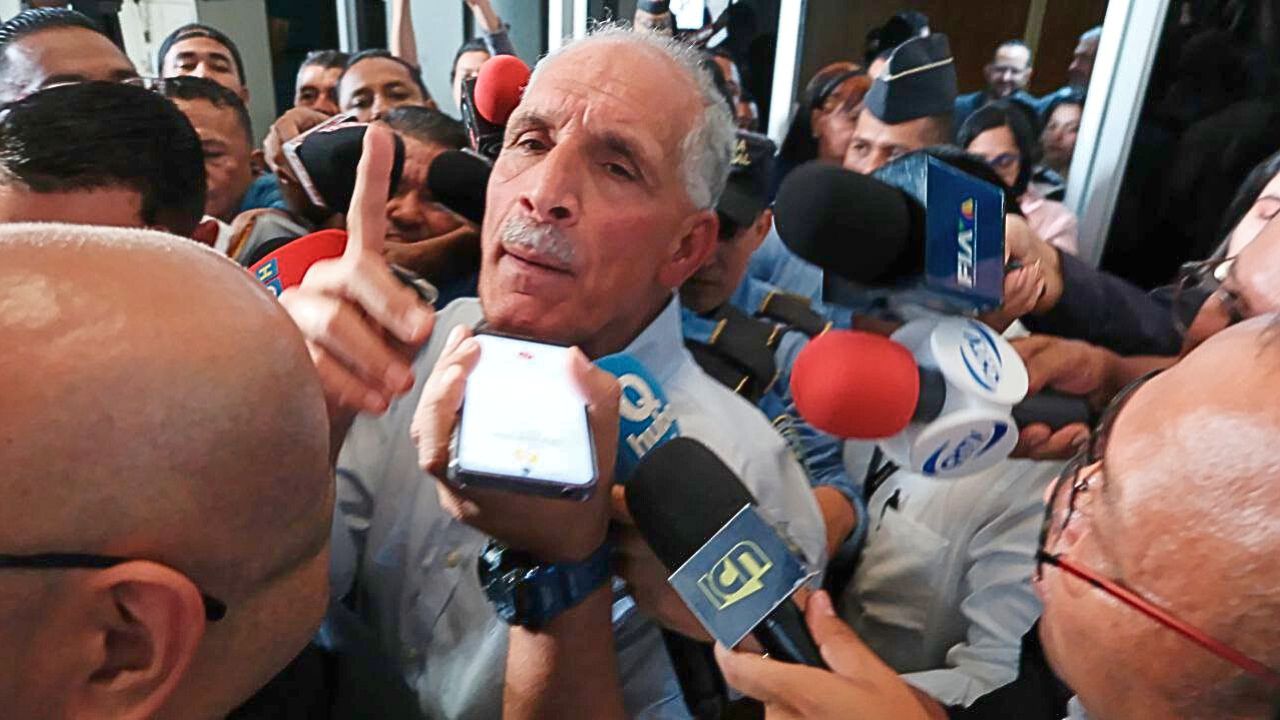 «Tito»Asfura en audiencia: acusaciones de malversación y fraude