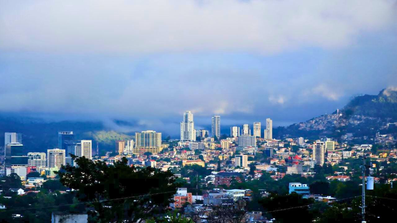 Lluvias y actividad eléctrica afectan Honduras