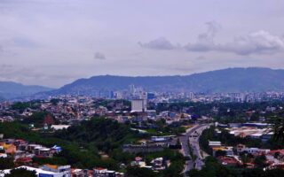 Temporal de lluvias deja comunidades incomunicadas en Honduras