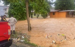 Embajada de EE.UU. alerta por inundaciones en Honduras debido a tormenta tropical Sara