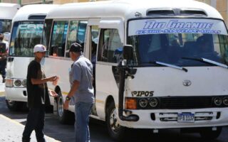 Transportistas  en la capital amenazan con suspender servicio por incumplimiento