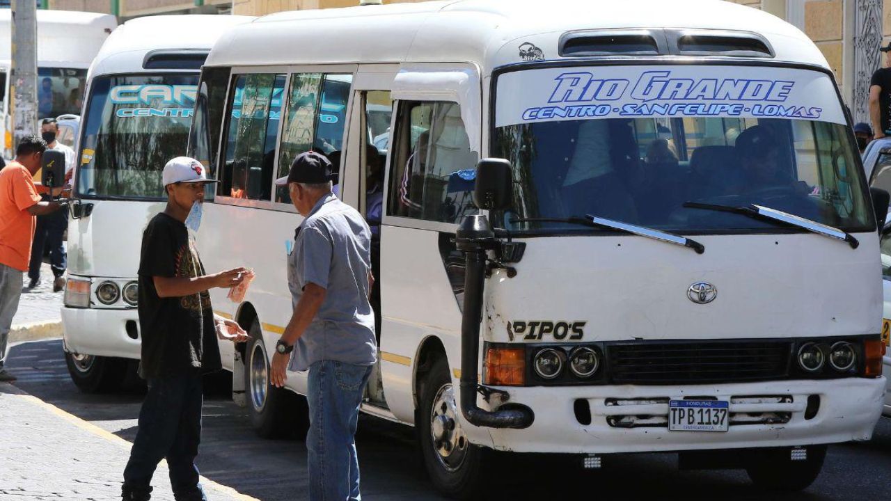 Transportistas  en la capital amenazan con suspender servicio por incumplimiento