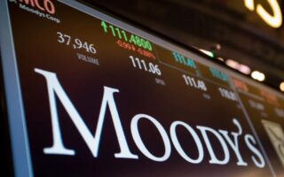 Moody’s eleva la calificación de riesgo soberano de El Salvador