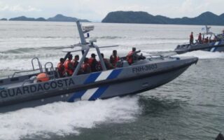 Pesquera ‘Miracle Too’ desaparece, buscan a tres tripulantes por mar y aire