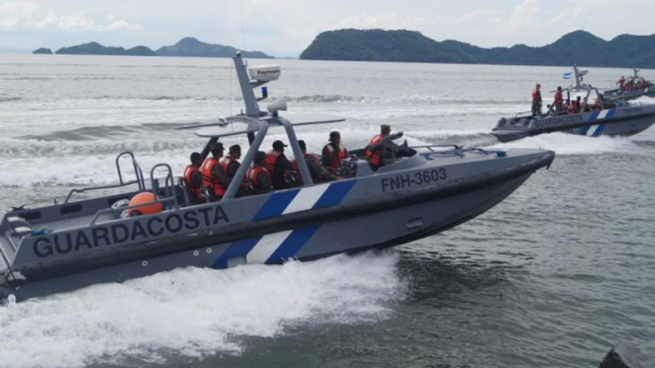 Pesquera ‘Miracle Too’ desaparece, buscan a tres tripulantes por mar y aire