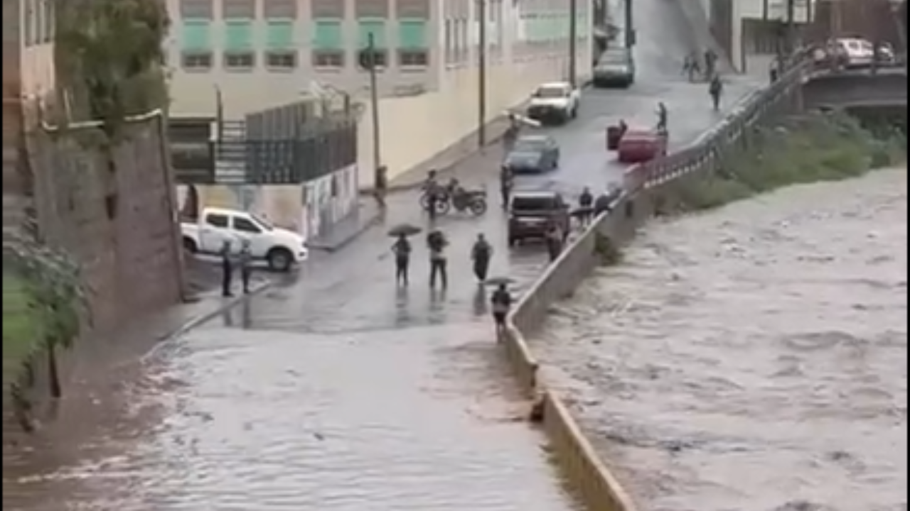 Cierran puentes entre Tegucigalpa y Comayagüela por desbordamiento