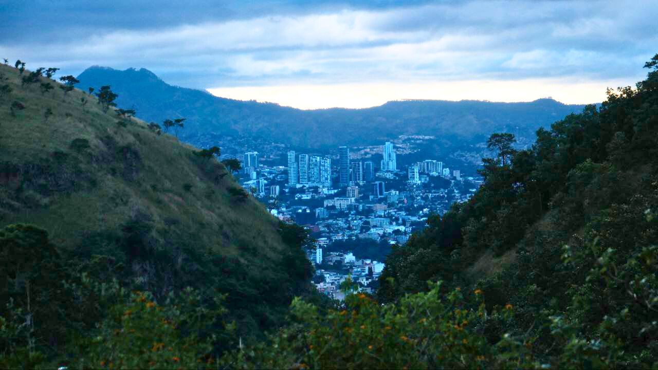 Clima fresco y lluvias leves en todo el país este viernes