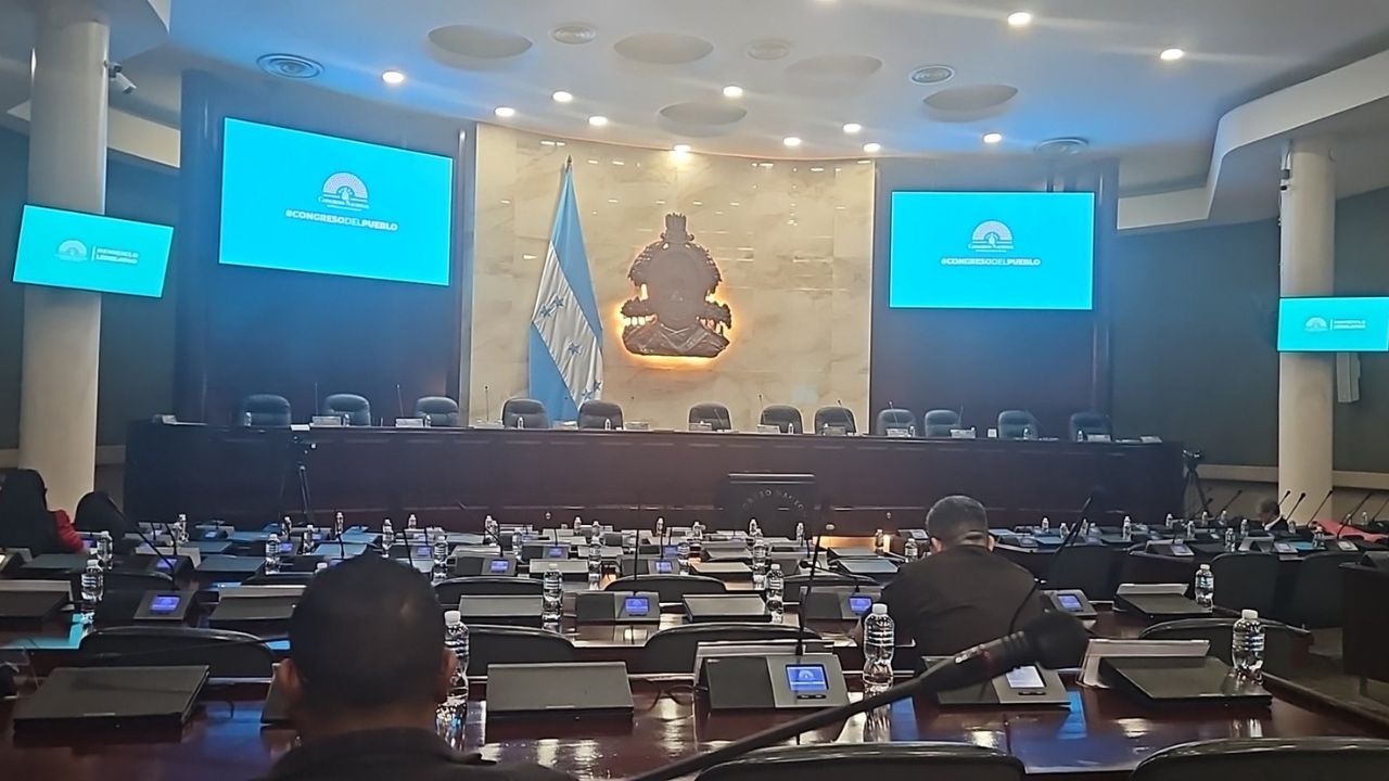 Sin bancadas opositoras: la incertidumbre que cobijó anoche al Congreso Nacional