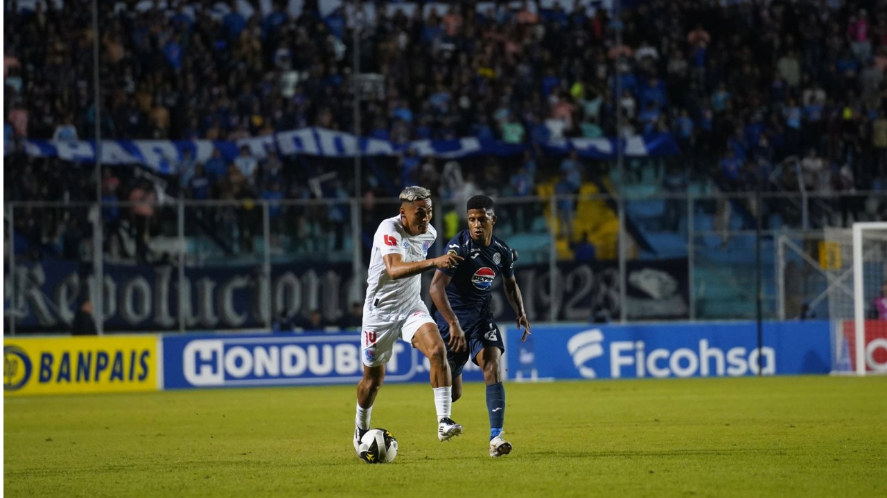 Empate con polémica: Olimpia y Motagua dejan todo para el domingo