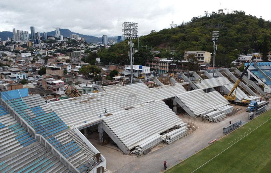 En 12 días debe estar finalizada la construcción de las nuevas gradería del estadio «Chelato Uclés»