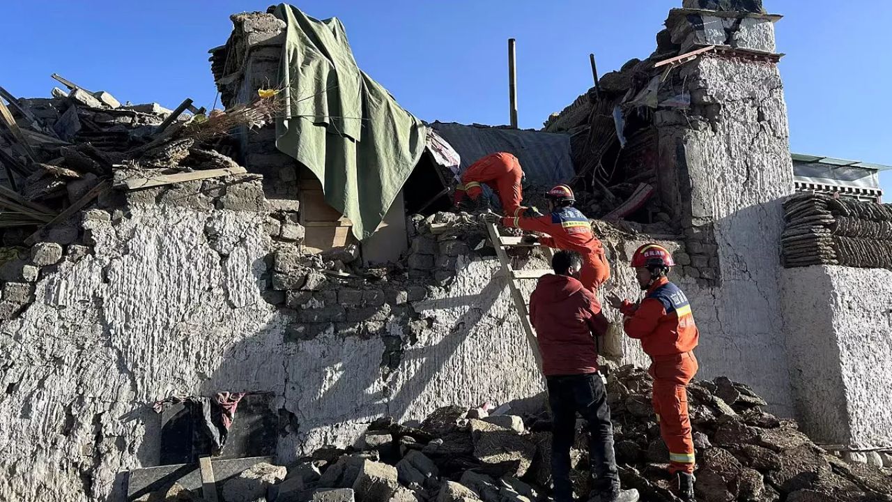 Terremoto en el Himalaya deja 100 muertos en China