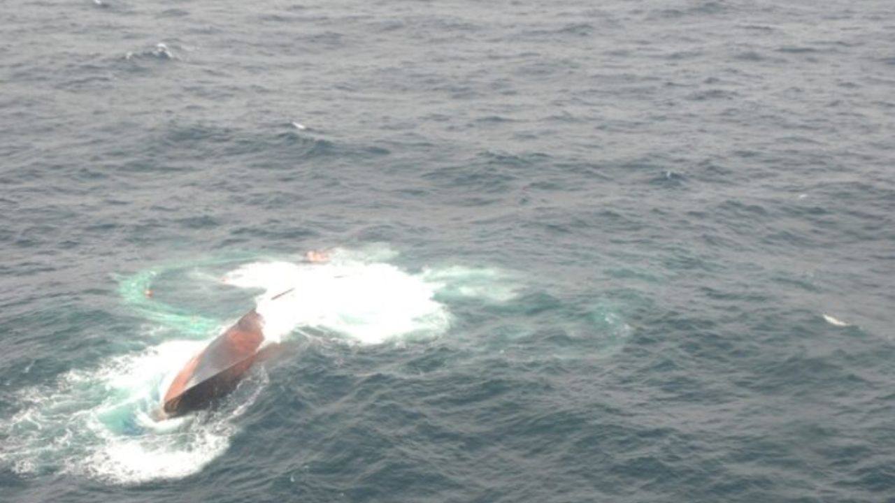 Naufragio de bote turístico en Chile deja muertos