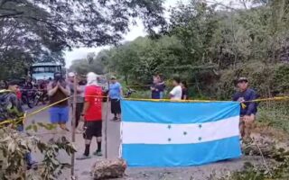 Vecinos de «El Pozo» protestan por señal celular bloqueada