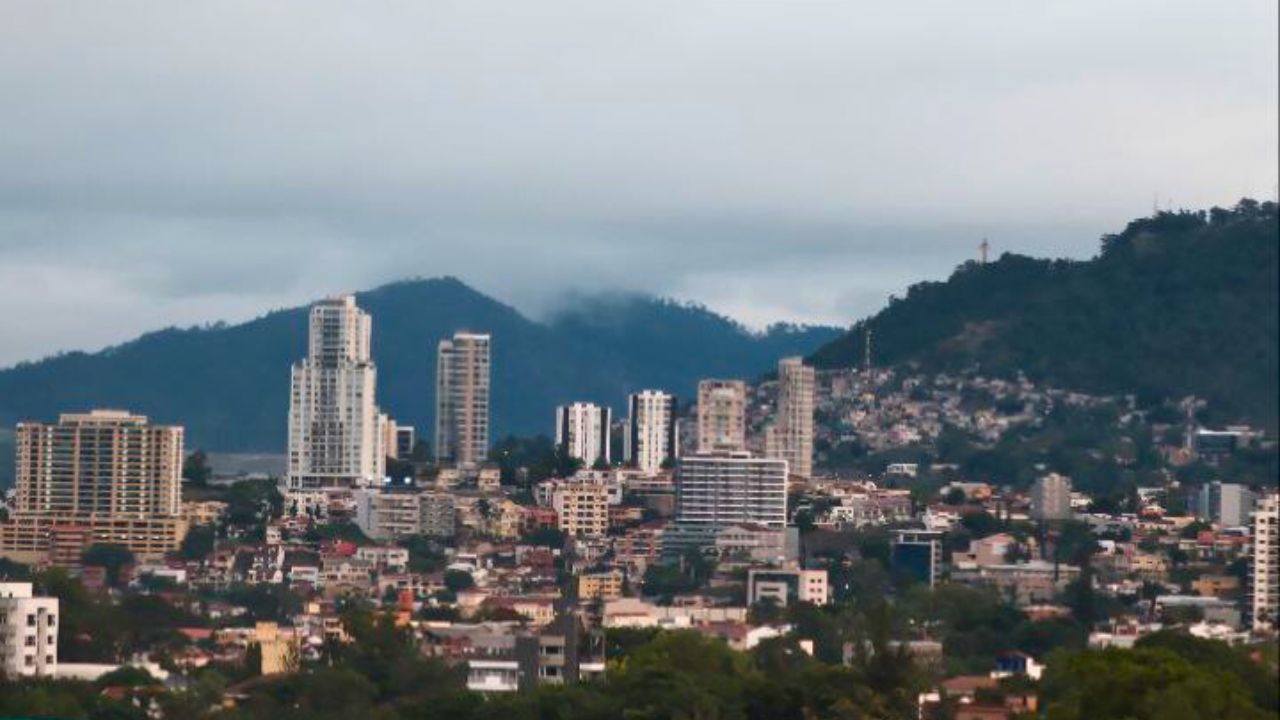 Pronóstico climático para hoy: lluvias y vientos en Honduras