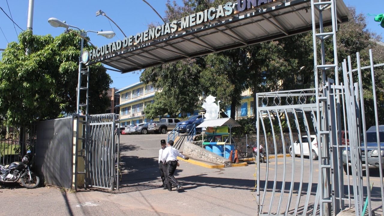 Estudiantes de la UNAH retirados del Hospital Mario Mendoza por falta de espacios